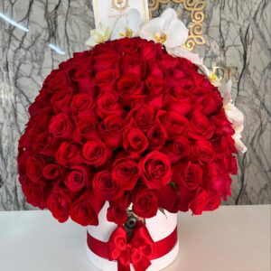 Toppe de rosas y orquídeas
