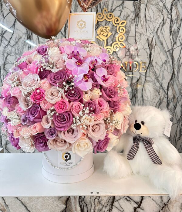 Toppe de rosas orquídeas globos y peluche