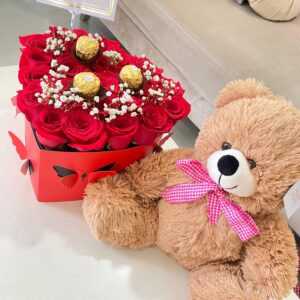 Caja de Rosas Y chocolates con Oso