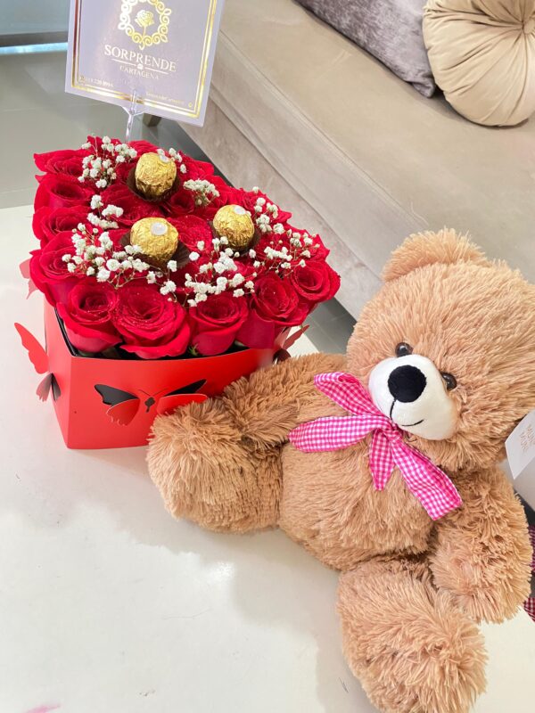 Caja de Rosas Y chocolates con Oso