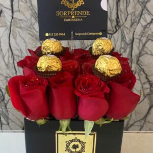 Caja de rosas y chocolates